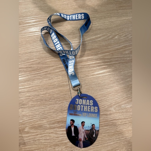 Jonas Brothers Greetings From Your Hometown Tour 2025 VIP Merch BRAND NEW - Picture 5 of 5